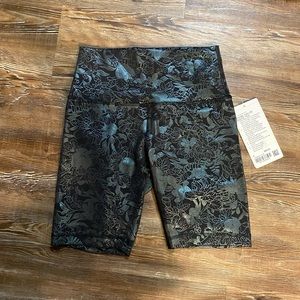 Lululemon Wunder Train HR Short 8” Foil